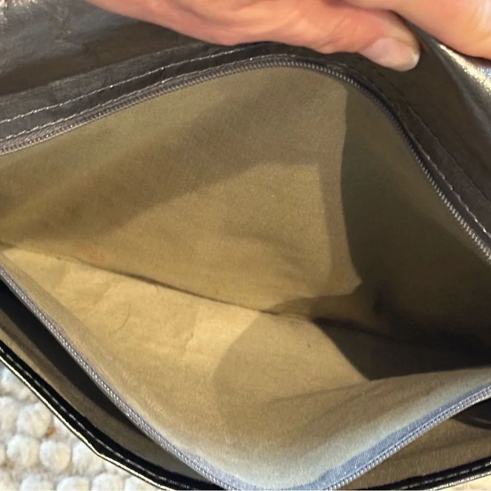 Uashamama Metallic Olive Clutch - Picture 6 of 6